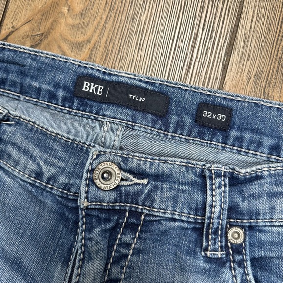 BKE Tyler Mens Jeans Blue Wash Straight Leg Size 32x30 Distressed Denim - Picture 7 of 9